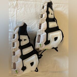 Women’s Nike Uptempo sz 9